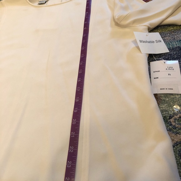 Neiman Marcus Winter White Washable Silk Blouse - Picture 6 of 8